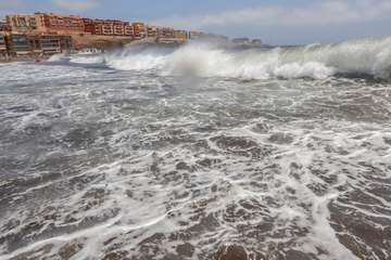 Oleaje en las playas de Telde/Antonio Rico.